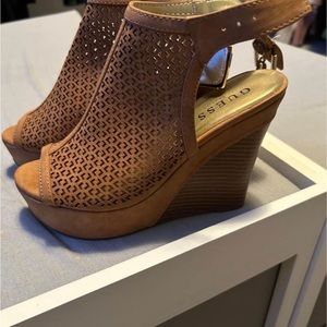 Woman’s guess sandals